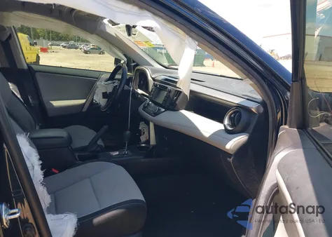 2018 Toyota Rav4 Xle z USA, uszkodzony, nr VIN JTMWFREV9JD128751